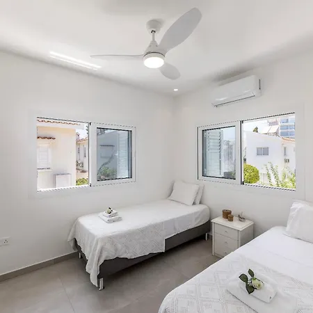 Nisia Seaside Villa Protaras