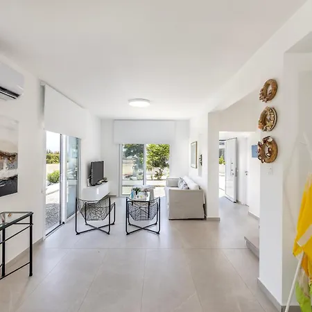 Nisia Seaside Villa