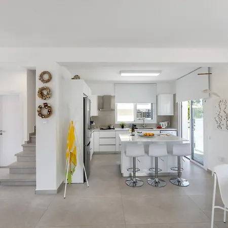 Nisia Seaside Villa *
