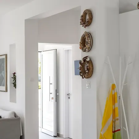 Villa Nisia Seaside *